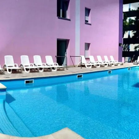 Modern With Pool-beahost شقة