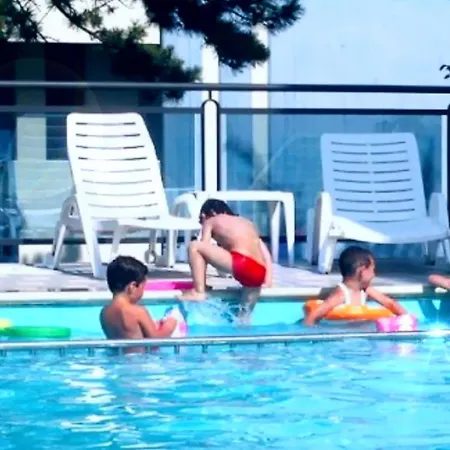 Modern With Pool-beahost