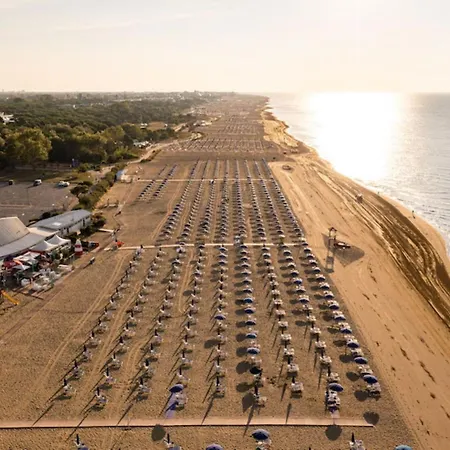 Modern With Pool-beahost